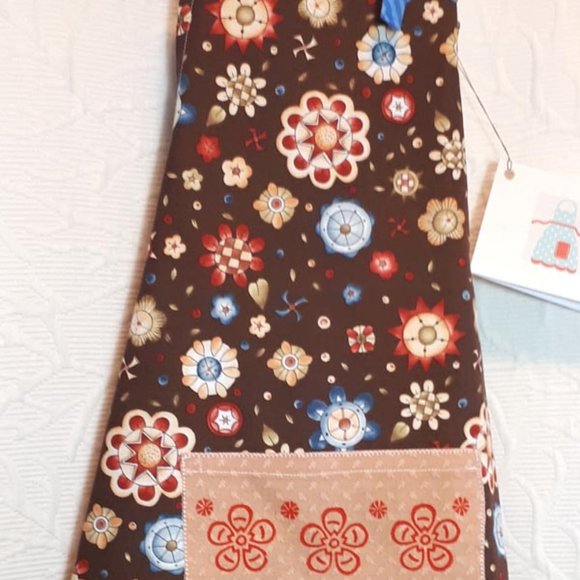 "Nutmeg" Double sided toddler apron. Size 2-4yrs. New. - Picture 3 of 4